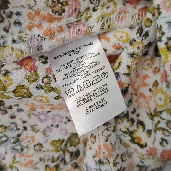 LOFT Floral Scoopneck Blouse - Picture 5 of 5